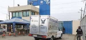 El cuerpo fue retirado de la c&aacute;rcel regional despu&eacute;s de las 13:00 y llevado al Laboratorio de Criminal&iacute;stica.