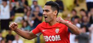 M&oacute;naco, con doblete de Falcao, derrota al Estrasburgo
