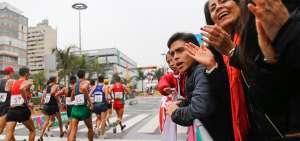 Los aficionados peruanos se agolparon en las calles de Lima durante las pruebas de marcha atl&eacute;tica que se realizaron el fin de semana pasado.