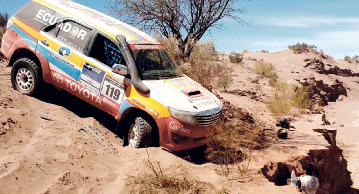 El veh&iacute;culo Toyota Fortuner que conducir&aacute; Sebasti&aacute;n Guayasam&iacute;n terci&oacute; en un torneo de cross en Argentina. Foto: Cortes&iacute;a