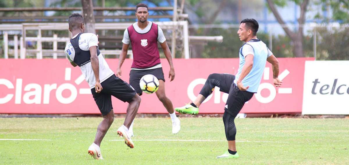 La plantilla de Emelec entren&oacute; toda la semana en el Complejo Los Samanes, bajo las &oacute;rdenes del director t&eacute;cnico argentino Mariano Soso.