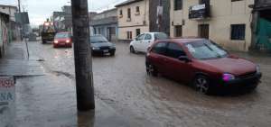 Fuerte lluvia provoca inundaci&oacute;n en el noroccidente de Latacunga