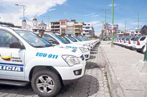 Los patrulleros, antes de ser entregados, recorrieron por las calles de la capital provincial. Foto: Janeth Osorio.
