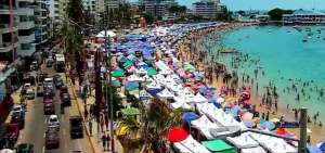 El balneario de Salinas, en Santa Elena, fue uno de los m&aacute;s concurridos en este feriado de carnaval.