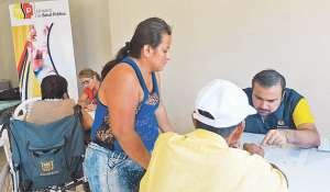 Durante la jornada se realiz&oacute; el proceso de calificaci&oacute;n por discapacidad y la entrega de andadores, bastones y muletas a sus habitantes. Foto: cortes&iacute;a