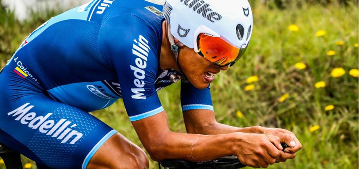 El ciclista carchense Jonathan Caicedo, del equipo colombiano Team Medell&iacute;n, durante la etapa contrarreloj en la que termin&oacute; en tercer lugar.  