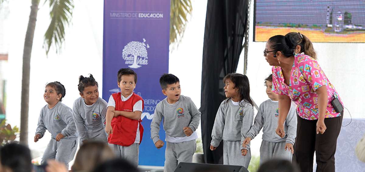 Durante la presentaci&oacute;n de la agenda digital educativa, el titular de Educaci&oacute;n dijo que con el programa se han beneficiado 125 mil estudiantes.