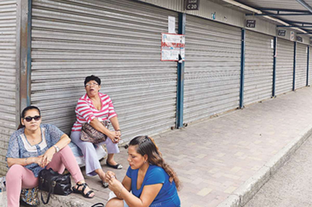 Los comerciantes del lugar permanecen en vigilia hace 40 d&iacute;as a la espera de una respuesta del Cabildo. Foto: Alfredo Piedrah&iacute;ta / El Tel&eacute;grafo
