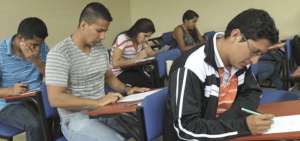 A partir de abril, Senescyt pondr&aacute; a disposici&oacute;n de las personas que no obtengan un cupo el curso de nivelaci&oacute;n general gratuito en l&iacute;nea.