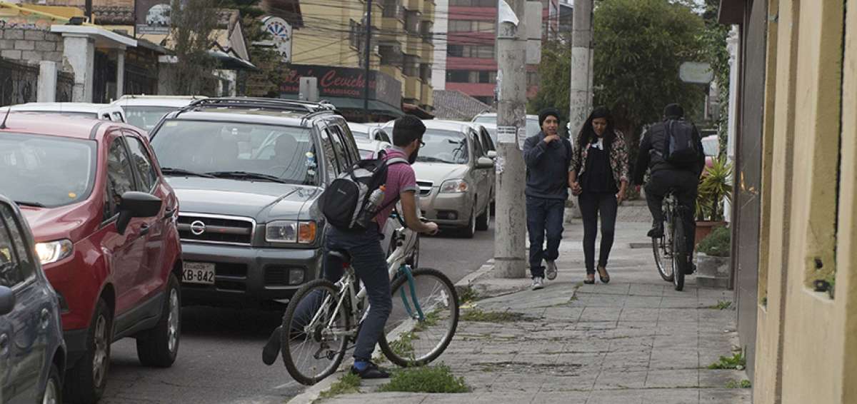 A pesar de la existencia de un sistema de ciclorrutas, los usuarios de bicicletas a&uacute;n consideran hostil a Quito.