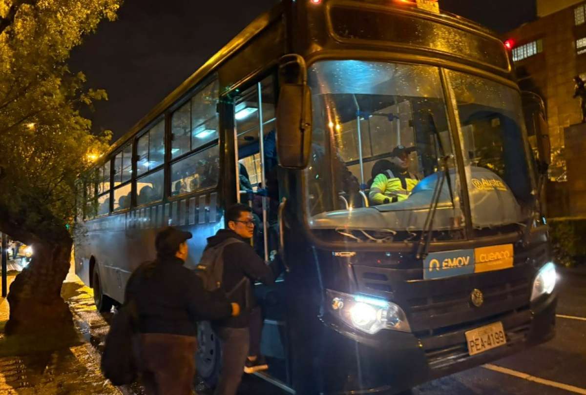Cuenca activa un plan de emergencia por suspensi&oacute;n del servicio nocturno de buses