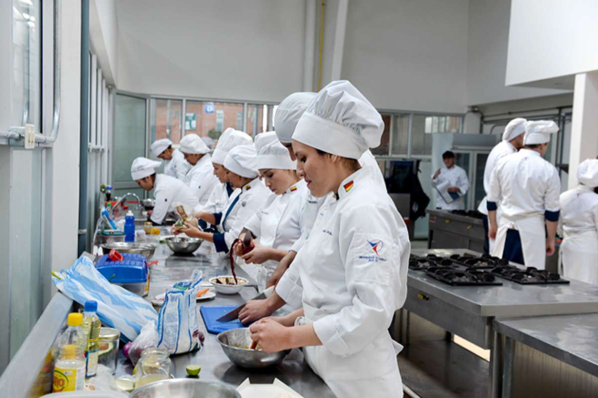 Aunque hay estudiantes que deciden poner su propio negocio de comida, otros desisten de la idea por la fuerte competencia. La especializaci&oacute;n es la clave para diferenciarse.