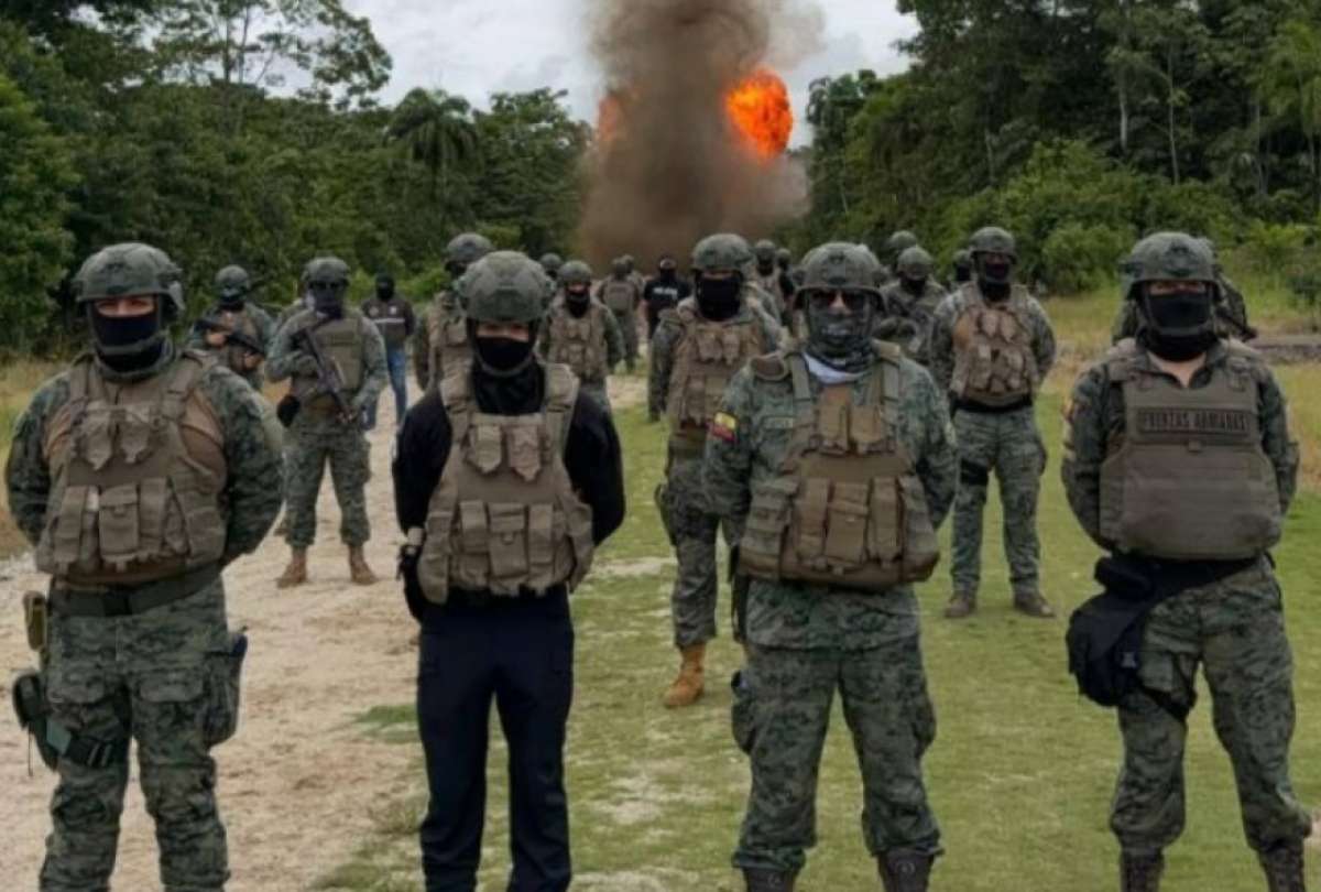 Operaci&oacute;n militar destruye pista clandestina en el cant&oacute;n Tena