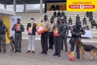 El GIR de la Policía Nacional recibe donación de alimentos para sus canes