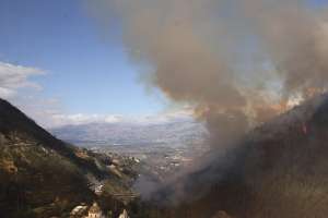 El incendio afect&oacute; varias hect&aacute;reas del cerro Auqui. Foto: Cortes&iacute;a de Michelle Gachet