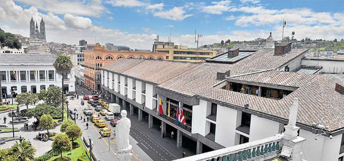 El Palacio Municipal, ubicado en la Plaza de la Independencia, es la sede del gobierno local y tiene su actual imagen y estructura a partir de comienzos de la d&eacute;cada de 1970, cuando la edificaci&oacute;n fue reformada. Foto: Santiago Aguirre |  El Tel&eacute;grafo