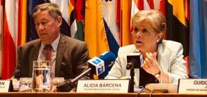 La secretaria ejecutiva de la Cepal, Alicia B&aacute;rcena, en la presentaci&oacute;n del documento.
