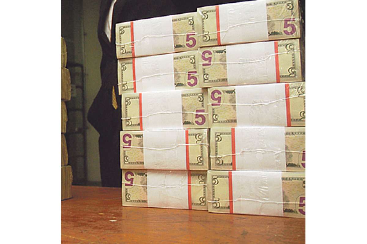 El d&oacute;lar se depreci&oacute; ayer tras informe de empleo en EE.UU.   
