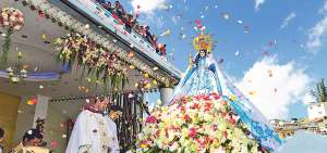Los devotos llegan a la bas&iacute;lica de la Virgen del Cisne desde todas las provincias, en especial del sur ecuatoriano.