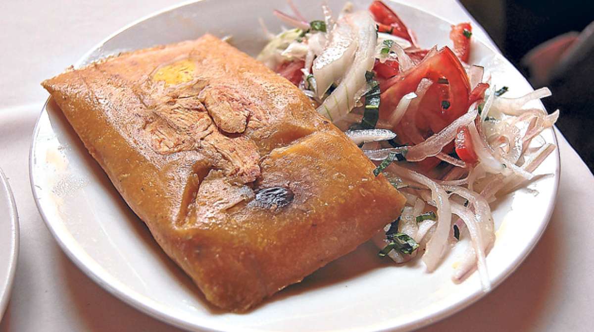 La preparaci&oacute;n del tradicional tamal es un proceso que toma tiempo. En su elaboraci&oacute;n, en muchos casos, interviene toda la familia. Foto: PUCE Ibarra