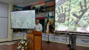 Orlando P&eacute;rez, director de EL TEL&Eacute;GRAFO y uno de los autores del libro, present&oacute; el texto.