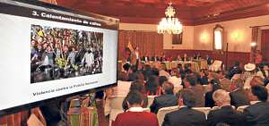 En el Sal&oacute;n Amarillo, el bloque legislativo de PAIS y sus aliados se reunieron con las principales autoridades del movimiento y del Gobierno. Foto: Cortes&iacute;a / Presidencia de la Rep&uacute;blica