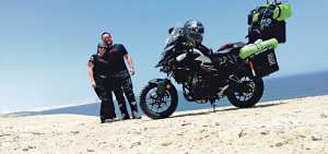  Viviana Jaramillo y Andr&eacute;s L&oacute;pez en una de las paradas de su viaje en motoa Per&uacute;.