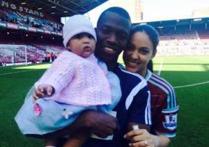 El ecuatoriano fue titular en el &uacute;ltimo encuentro de la temporada en casa y estuvo con su familia luego del partido. Foto: tomada de @whufc_official