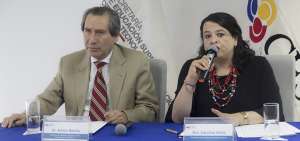 Adri&aacute;n Bonilla, de la Senescyt y Catalina V&eacute;lez, presidenta del CES, explicaron que la intervenci&oacute;n durar&aacute; 90 d&iacute;as.