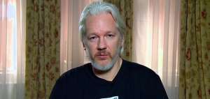 Julian Assange, refugiado entre las paredes de la Embajada de Ecuador en Londres.