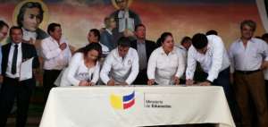 1500 docentes de Carchi se comprometen con "acuerdo nacional por la educaci&oacute;n"