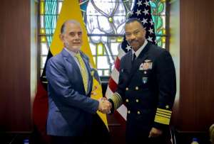 Ecuador recibe al almirante Alvin Holsey, comandante del Comando Sur de los Estados Unidos
