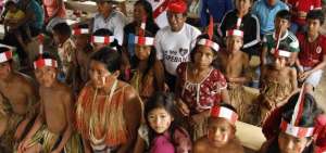 Ni&ntilde;os y adultos de la zona acudieron al encuentro binacional.