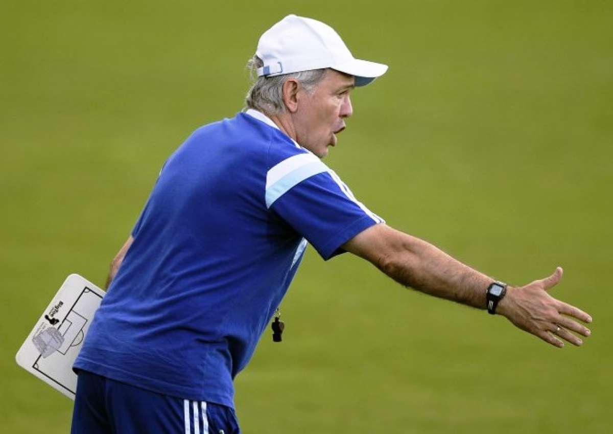 El t&eacute;cnico argentino no da indicios de cuales ser&iacute;an los 11 jugadores titulares ante Holanda. Foto: AFP