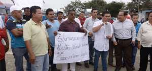 Los asociados, que hasta ayer sumaban 700, reclaman la revisi&oacute;n de las condiciones en las que trabajan en el puerto principal.
