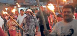 Maestros de Guerrero salieron a protestar la semana pasada ante la ola de violencia y amenazas de grupos de narcotraficantes en este estado mexicano. AFP