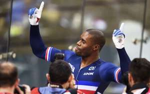 El franc&eacute;s bati&oacute; en la final al ruso Denis Dmitriev por dos mangas a cero para lograr por cuarta vez la corona. Foto: Agencia AFP