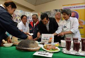 En la presentaci&oacute;n hubo una exposici&oacute;n gastron&oacute;mica. Foto: Roberto Ch&aacute;vez / EL TEL&Eacute;GRAFO