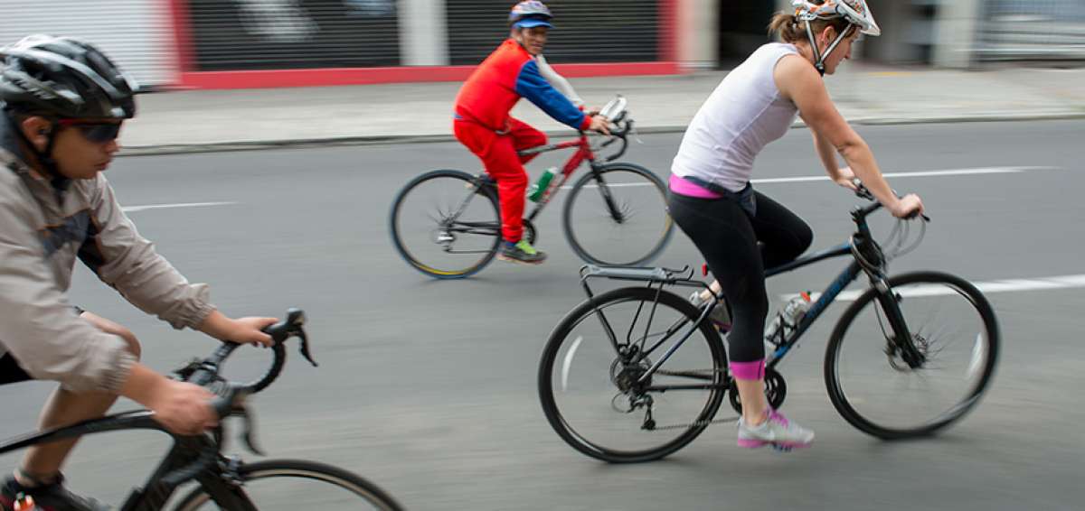 A pesar de persistir los problemas para desplazarse en la ciudad, miles de personas utilizan diariamente la bicicleta como medio de transporte.