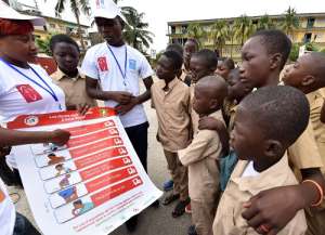 La epidemia del &Eacute;bola en &Aacute;frica occidental mat&oacute; a m&aacute;s de 2.400 personas. Foto: AFP