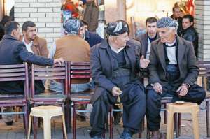 En las tardes, muchos kurdos se re&uacute;nen en restaurantes. Foto: AFP