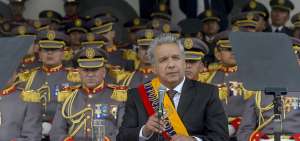 Durante una ceremonia de car&aacute;cter militar, el Presidente ecuatoriano destac&oacute; la participaci&oacute;n de los estudiantes y las mujeres.