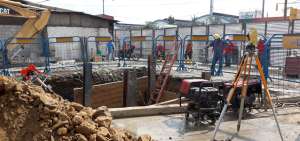 La reparaci&oacute;n de la tuber&iacute;a de 1.250 mm inici&oacute; desde la noche del mi&eacute;rcoles anterior y madrugada de ayer, en la coop. 5 de Diciembre.