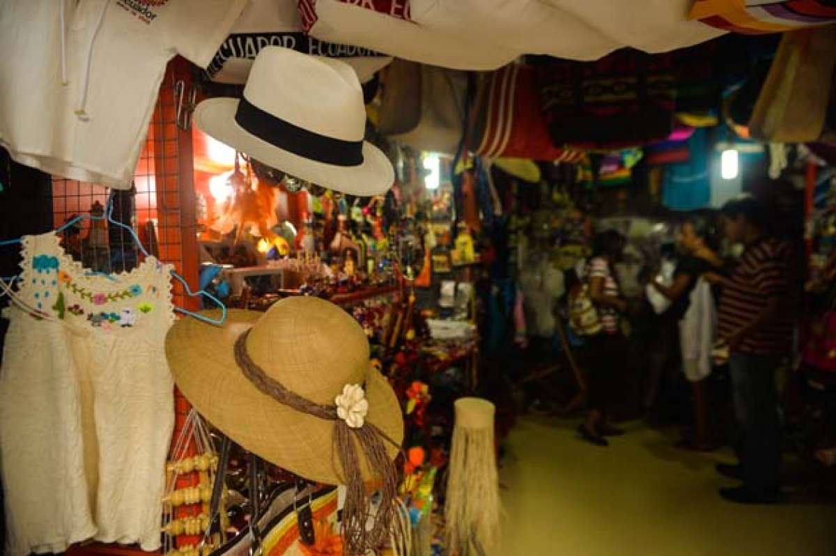 Montecristi es mundialmente conocida como la localidad en la que se elaboran los sombreros de paja toquilla. Foto: Rodolfo P&aacute;rraga / El Tel&eacute;grafo