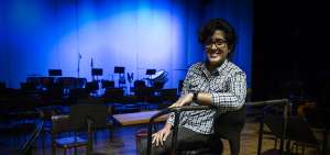 &Aacute;ngeles Terreros, directora asistente, es la encargada de conducir el &uacute;ltimo concierto de temporada de la OSG. Las presentaciones volver&aacute;n en abril.