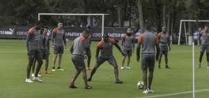Los jugadores de Liga de Quito durante la segunda pr&aacute;ctica de pretemporada, en el complejo de Pomasqui.
