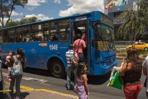 Los usuarios del transporte p&uacute;blico se quejan de maltrato en las unidades. Foto: &Aacute;lvaro P&eacute;rez/ EL TEL&Eacute;GRAFO