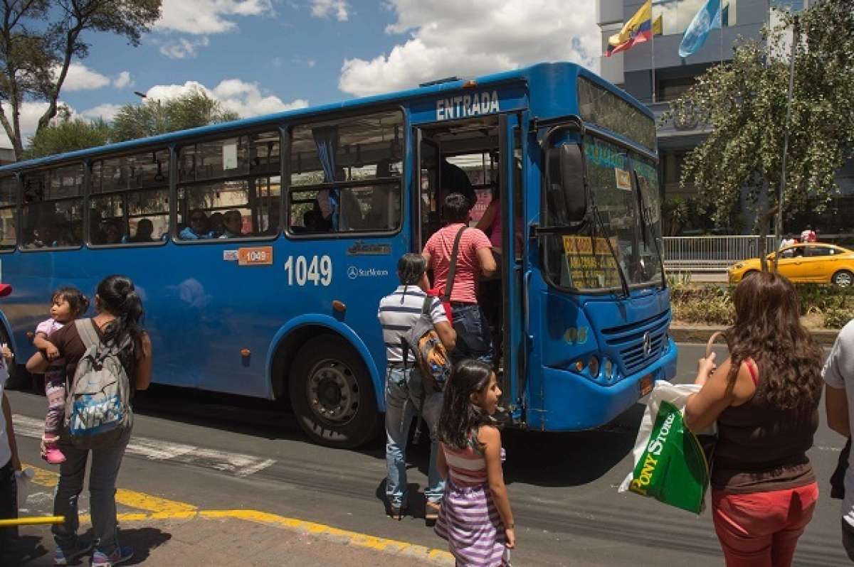 Los usuarios del transporte p&uacute;blico se quejan de maltrato en las unidades. Foto: &Aacute;lvaro P&eacute;rez/ EL TEL&Eacute;GRAFO