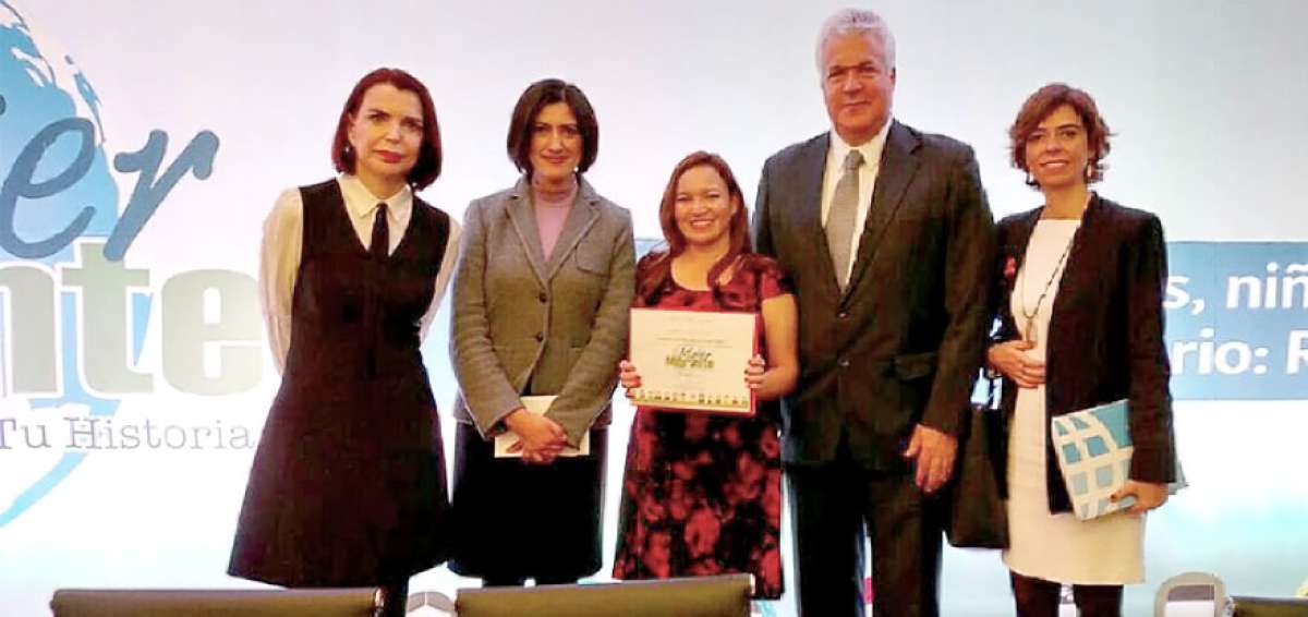 De izquierda a derecha: Mar&iacute;a Fernanda Casanueva de Diego, Oficial Mayor de la Secretar&iacute;a de Relaciones Exteriores (SRE); Lorena Cruz S&aacute;nchez, presidenta del Instituto Nacional de las Mujeres; Lorena Mena, ganadora de menci&oacute;n honor&iacute;fica; Leonardo Ar&iacute;zaga, embajador de Ecuador en M&eacute;xico y Bel&eacute;n S&aacute;nz Luque, representante de ONU Mujeres M&eacute;xico.