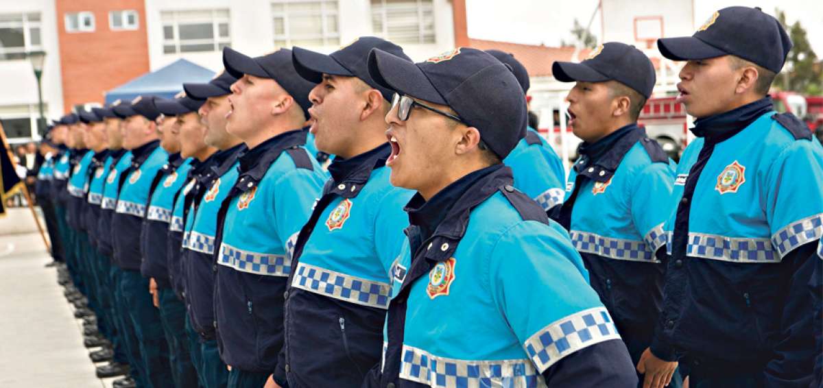 Los agentes de orden y control municipal est&aacute;n equipados con trajes de protecci&oacute;n unipersonal y modernos sistemas de comunicaci&oacute;n.
